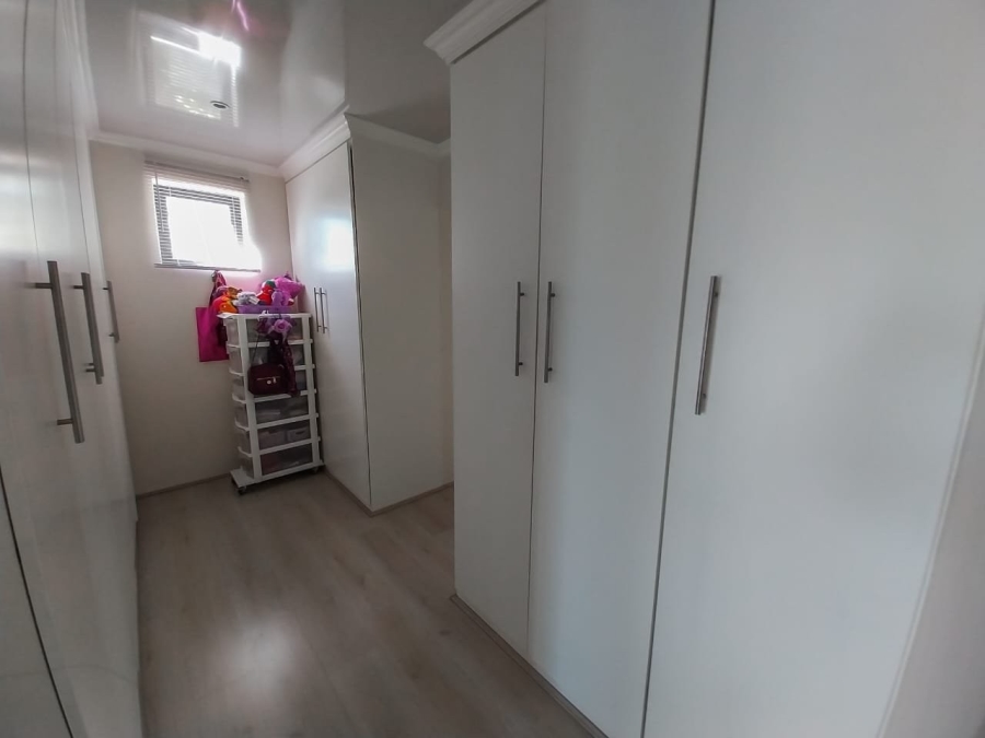 5 Bedroom Property for Sale in Meerhof North West